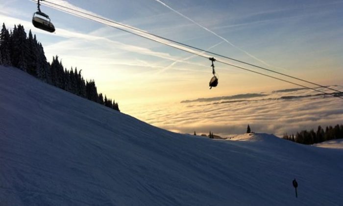 Skilift bei Sonnenuntergang